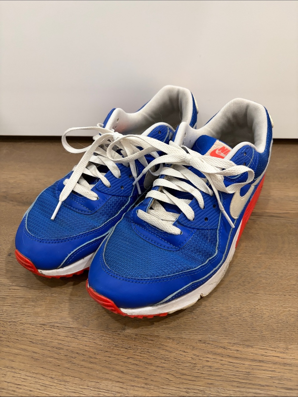 Nike Men’s Air Max 90 Size 10.5 Blue and White Sneakers with Red Accents AS IS
